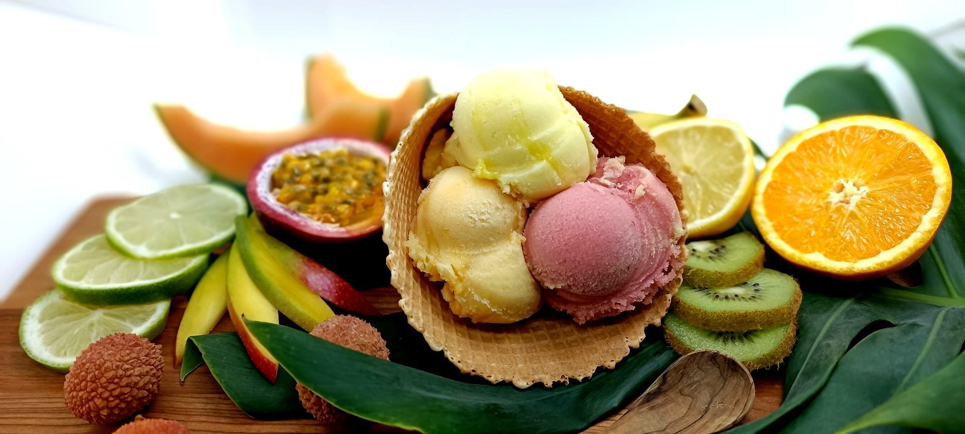 Verschiedene Fruchtpulver. Fruchteis, Pralinenfüllung,