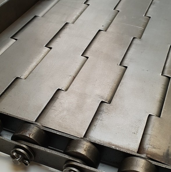 Tapis à charnières et à plaques