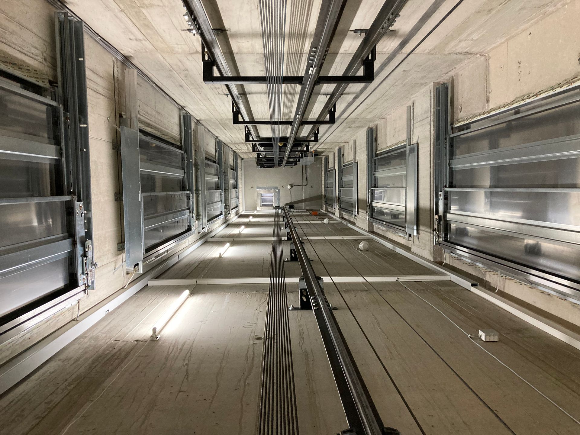 Betrifft vor allem neue Aufzugsanlagen Aufzug Fahrstuhl Gefährdung Bedrohung Cyberkriminalität Hilfe Beratung Unterstützung Fachberatung Lösung Vorgehen Vorgehensweise