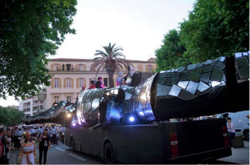 Crocodile float of the Pégoulade, Nîmes Feria by the CPPP Company