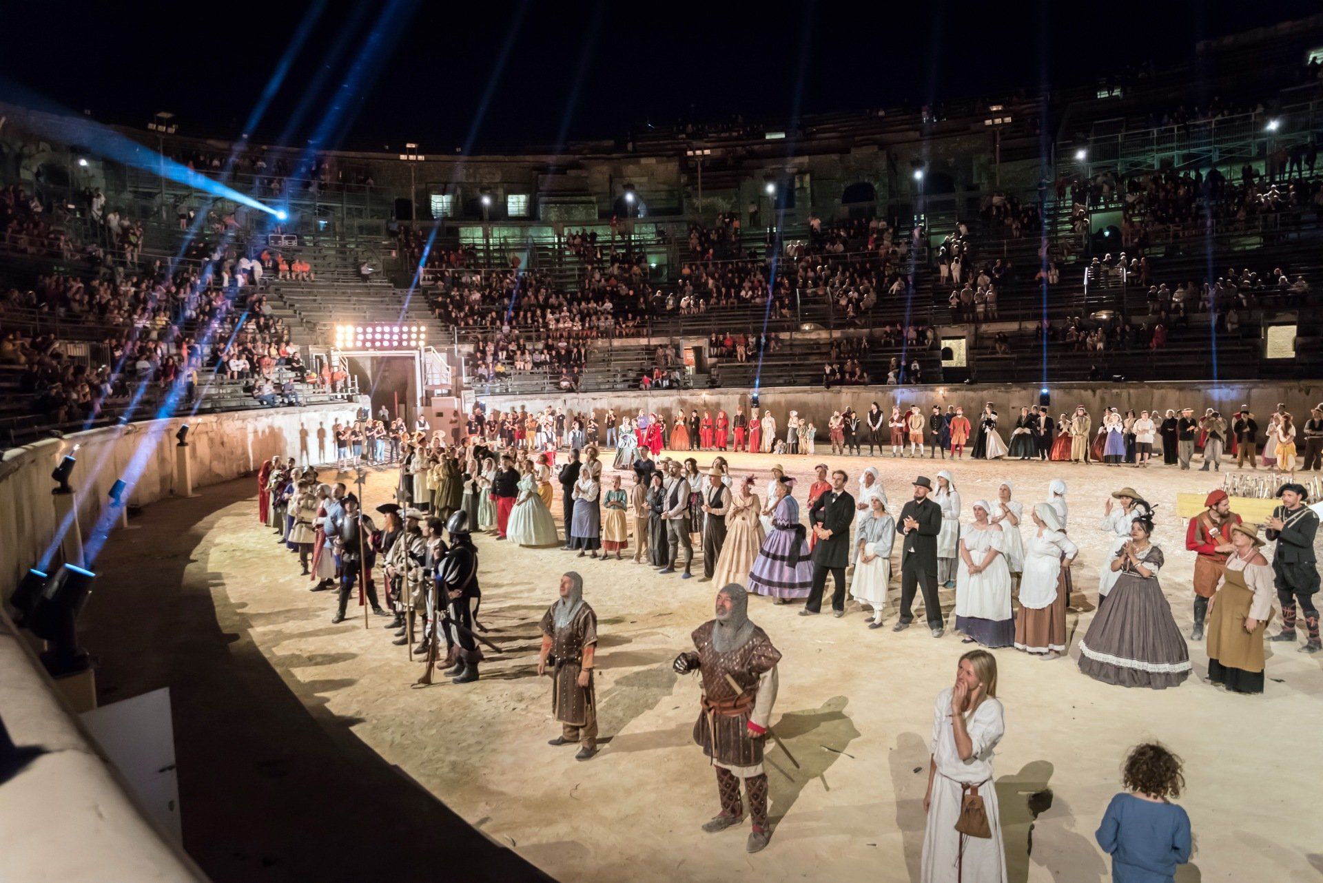 Las Noches de Nemaus, un espectáculo histórico en la Arena de Nîmes (Francia). Trajes y decorados de la compañía CPPP.
