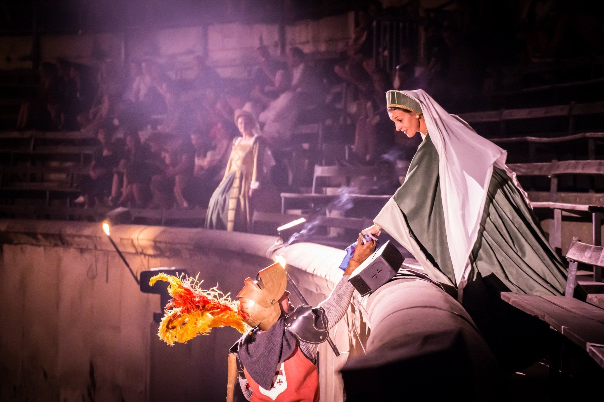 Les Nuits de Nemaus, Spectacle historique nocturne dans les Arènes de Nîmes, décors et costume par la Compagnie CPPP