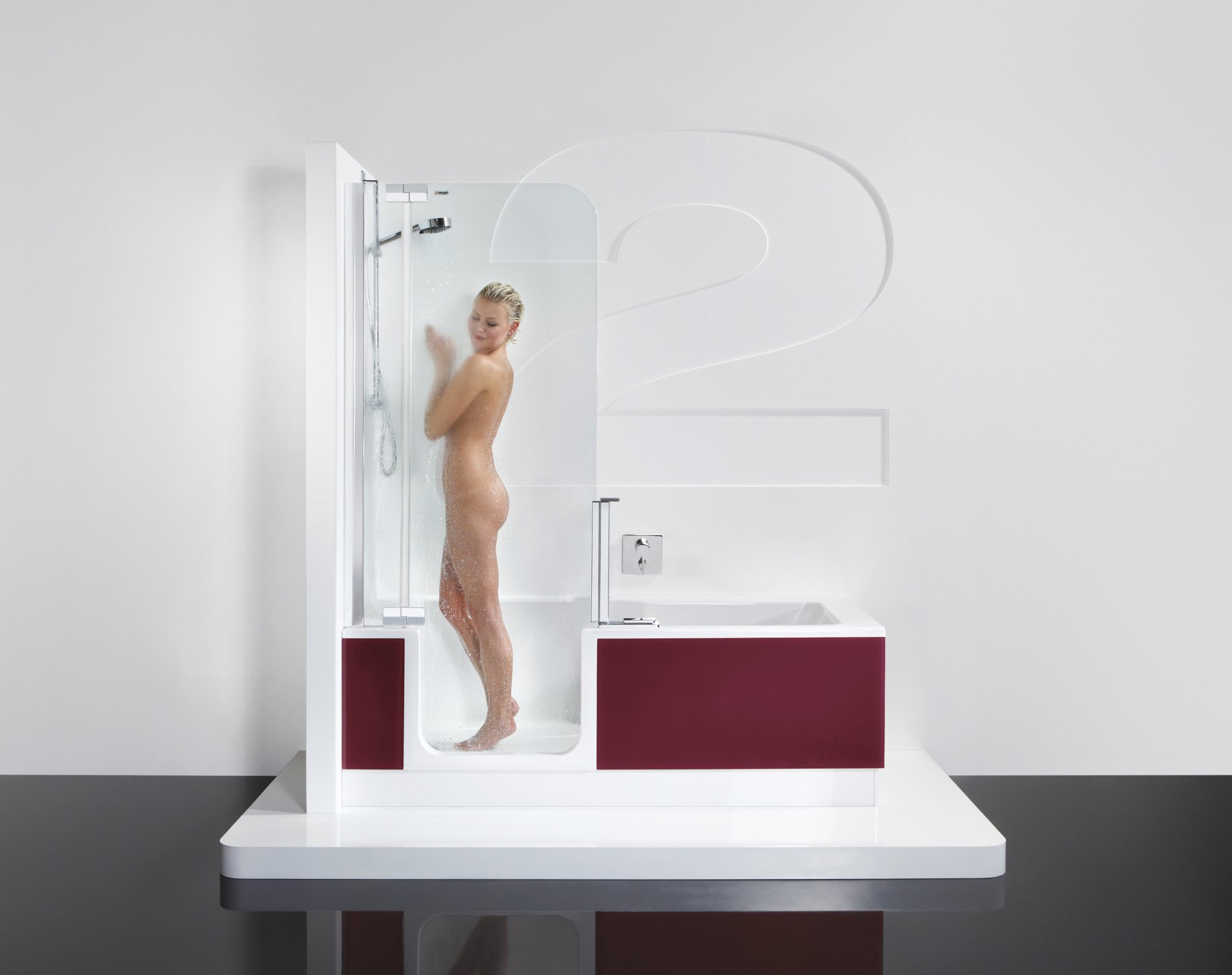 Badewanne mit Tuere, Duschwanne in einem