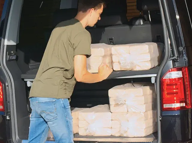 Lieferservice Holzbriketts mit Amarok