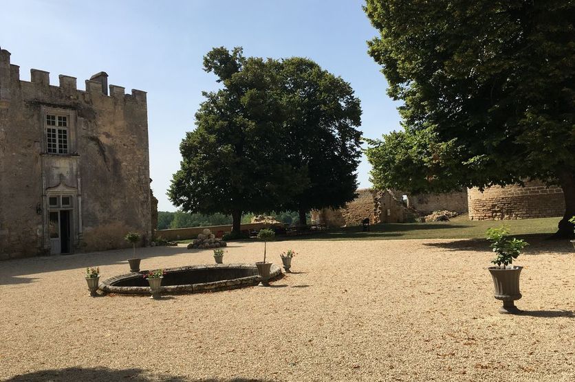 cour intérieure du chateau fort