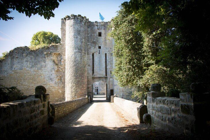 châtelet d'entrée du château fort