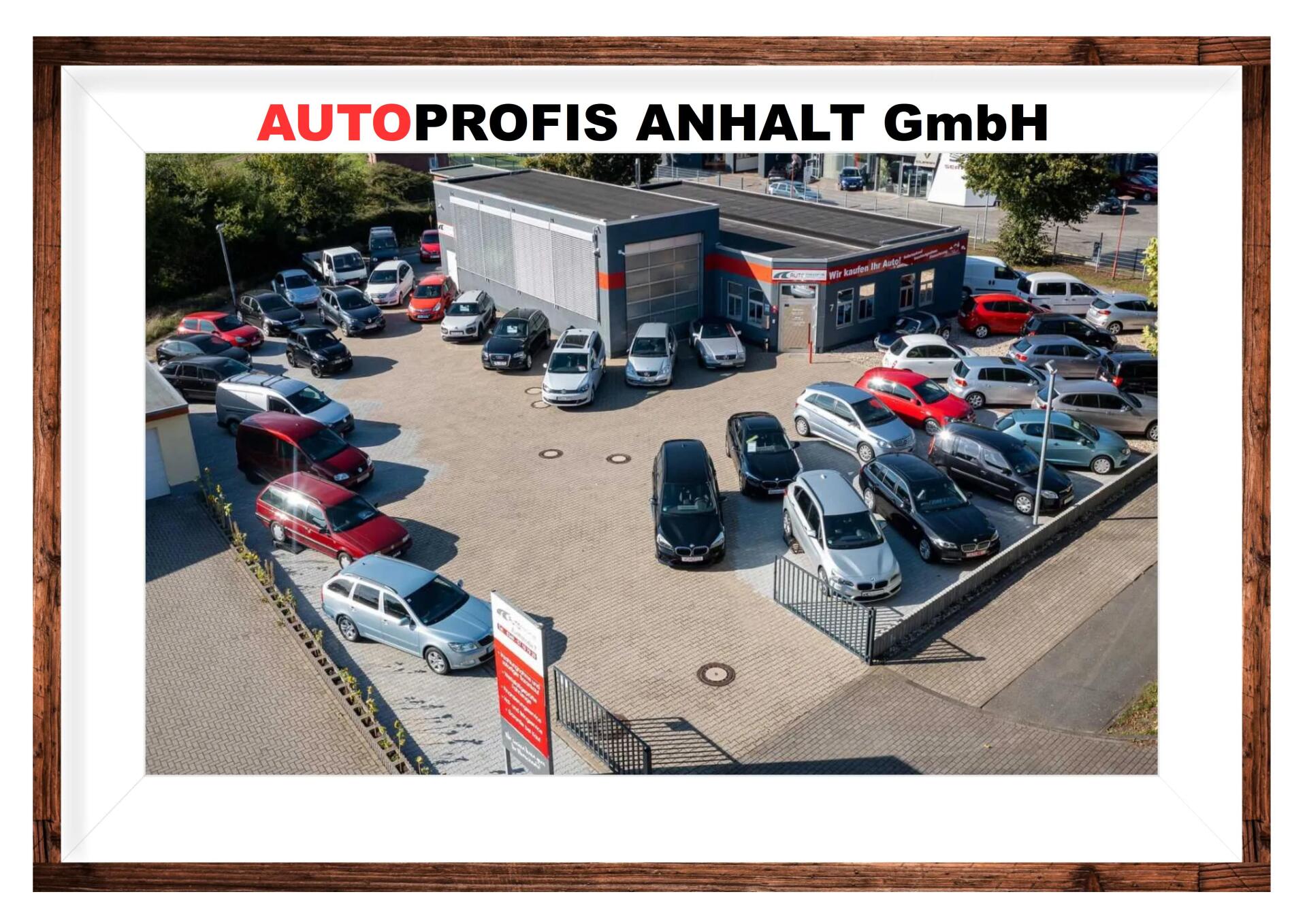 Autoprofis Anhalt GmbH Ein Auto ... mehr als nur Mittel zum Zweck! Werte Kunden von Autoprofis Anhalt GmbH, unsere Angebote für Sie! Gebrauchtwagenkauf beim Fachmann. Wir bieten Ihnen eine breite Palette an Gebrauchtwagen, vom Kleinwagen über Großraumlimosine bis hin zum Transporter, sowie neuwertigen Fahrzeugen mit geringer Laufleistung. Lassen Sie sich in aller Ruhe persönlich beraten: Unsere Verkäufer informieren Sie kompetent und freundlich zu Ihrem Wunschmodell. Selbstverständlich erhalten Sie bei uns günstige, maßgeschneiderte Angebote zu Finanzierung und Leasing. Finazierung Da wir schon seit einigen Jahren mit namhaften Banken zusammenarbeiten, ist eine Vollfinanzierung ohne Anzahlung möglich! Eine Kreditablösung Ihres Gebrauchten bieten wir Ihnen bei Ankauf oder Inzahlungnahme ebenfalls an. Bitte setzen Sie sich mit uns in Verbindung, wir beraten Sie gerne! Ankauf Bei uns können Sie Ihr altes Fahrzeug einfach eintauschen. Kommen Sie noch heute vorbei und lassen Sie sich eine unverbindliche Schätzung für Ihren Gebrauchtwagen geben. Sie müssen dafür noch nicht einmal ein neues Auto kaufen. Wir kaufen ihr Auto! PKW - SUV - LKW - Transporter * Barankauf * Kreditablösung * Bewertung kostenlos *Barauszahlung oder Kreditablösung nach Kaufabschluss * Abmeldung Ihres Fahrzeug erfolgt sofort und ist kostenlos Lassen Sie sich in aller Ruhe persönlich oder online von unserem kompetenten und freundlichen Einkäufer ein seriöses Angebot machen. Kfz-Zulassungsservice Sie möchten sich die lange Wartezeit in der Kfz-Zulassungsstelle ersparen? Sie wünschen sich eine zügige Bearbeitung von Kfz-Ummeldung, Kfz-Abmeldung oder Außerbetriebsetzung für Ihr Fahrzeug? Wir kümmern uns drum! Werte Kunden von Autoprofis Anhalt GmbH der Kfz-Zulassungsservice ist zur Zeit aus gegebenen Anlass nur eingeschränkt möglich. Radwechsel Wir kaufen / verkaufen auch gute gebrauchte Winter- und Sommerräder zu akzeptablen Preisen! Vorbeischauen und fragen lohnt oft! Sie wollen Ihr Fahrzeug nicht direkt bei uns abholen? Kein Problem! Wir haben Erfahrung im Autotransport und bringen Ihnen Ihr Auto gerne bis vor die Haustür – deutschlandweit! Transport Sie wollen Ihr Fahrzeug nicht direkt bei uns abholen? Kein Problem! Wir haben Erfahrung im Autotransport und bringen Ihnen Ihr Auto gerne bis vor die Haustür – deutschlandweit! Werkstatt Unseren Partner-Werkstätten sorgen mit Ihrem Service stets dafür, dass Ihr Auto Sie sicher ans Ziel bringt. Garantie, wir arbeiten mit namhaften Gebrauchtwagen Garantie Gesellschaften zusammen, dort ist eine Gebrauchtwagen-Garantie bis zu 36 Monate möglich. Bahnhof Ihr Ziel-Bahnhof ist Bitterfeld-Wolfen OT Wolfen, dort holen wir Sie gerne ab.