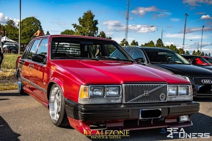 KSR Midsommattläff
Imagen del reportaje de la revista Tuning Area4tuners.es, de la concentración de coches Tuning del año 2022 en Karlstad, Suecia.