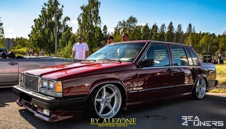 KSR Midsommattläff
Imagen del reportaje de la revista Tuning Area4tuners.es, de la concentración de coches Tuning del año 2022 en Karlstad, Suecia.