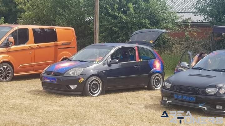 Gaz Man And Fast Car Team
Imagen del reportaje de la revista Tuning Area4tuners.es, de la concentración de coches Tuning del año 2022 en Taintignies, Francia