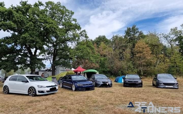 Low Squad Insolent Camping
Imagen del reportaje de la revista Tuning Area4tuners.es, de la concentración de coches Tuning del año 2022 en Cerfontaine, Bélgica