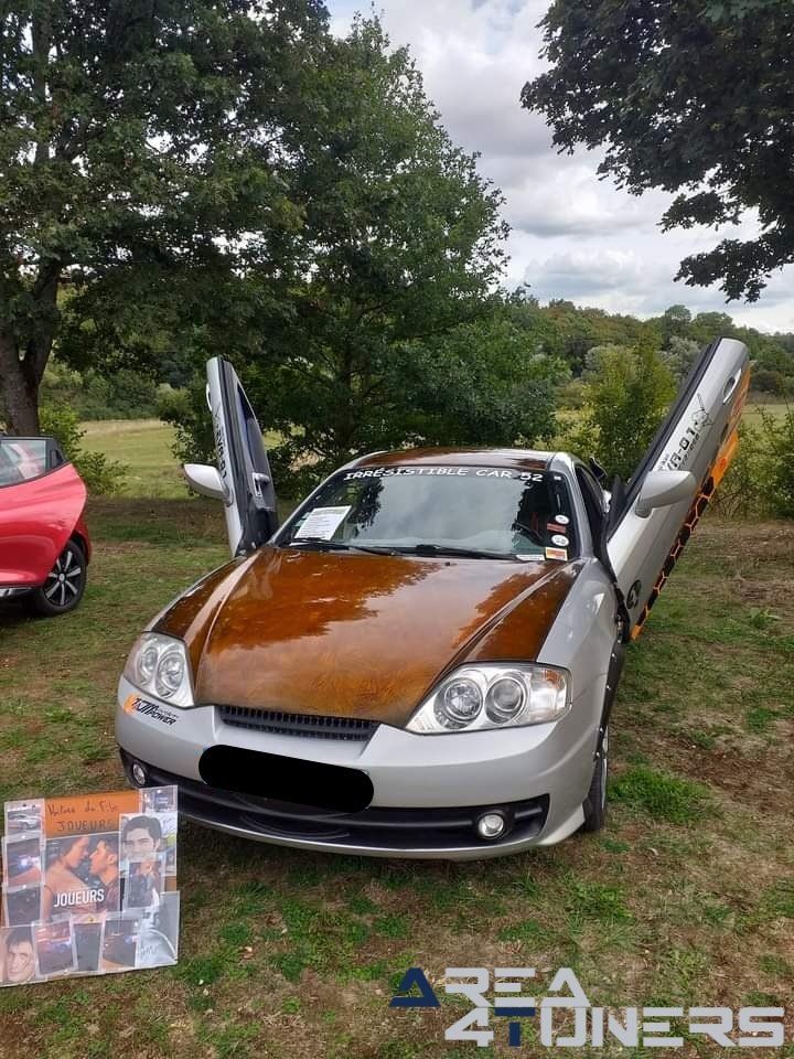Rassemblent S.O.I.A.N.
Imagen del reportaje de la revista Tuning Area4tuners.es, de la concentración de coches Tuning del año 2022 en Moiniville, Francia