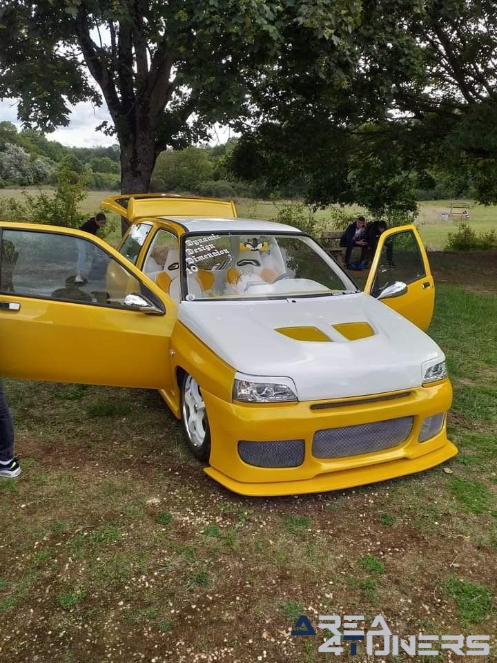 Rassemblent S.O.I.A.N.
Imagen del reportaje de la revista Tuning Area4tuners.es, de la concentración de coches Tuning del año 2022 en Moiniville, Francia