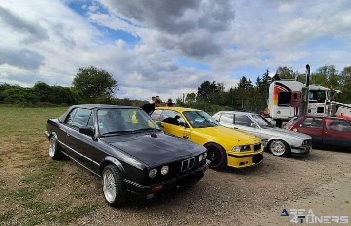 Rassemblent S.O.I.A.N.
Imagen del reportaje de la revista Tuning Area4tuners.es, de la concentración de coches Tuning del año 2022 en Moiniville, Francia