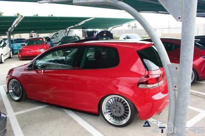 Back To The Area 51
Imagen del reportaje de la revista Tuning Area4tuners.es, de la concentración de coches Tuning del año 2022 en Sottomarina, Italia