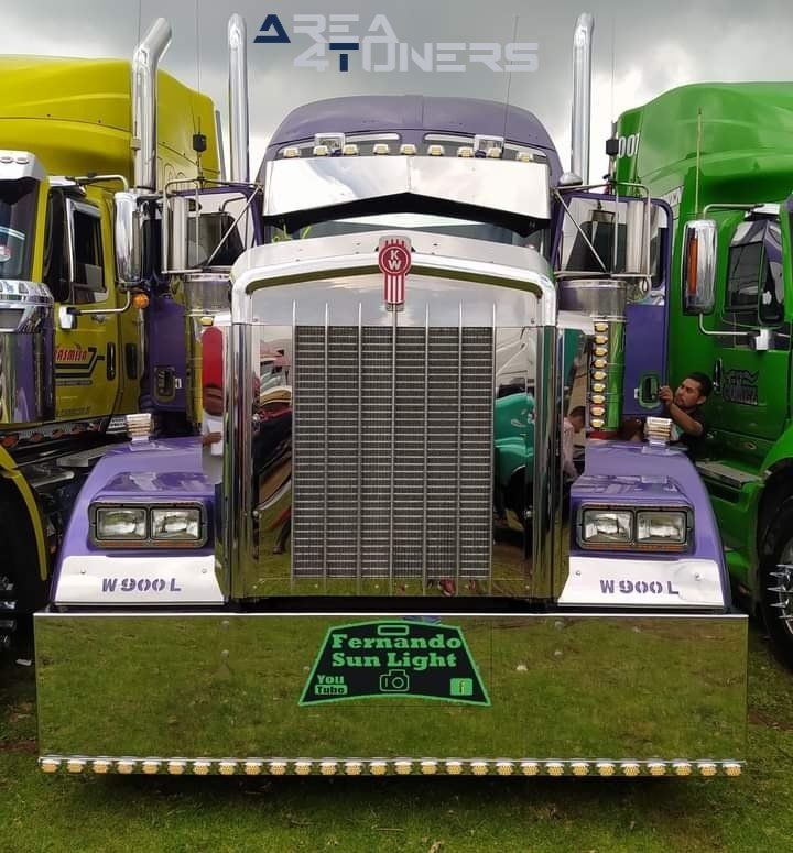 Tractos En Culhuacán
Imagen del reportaje de la revista Tuning Area4tuners.es, de la concentración de coches Tuning del año 2022 en México D.F., México