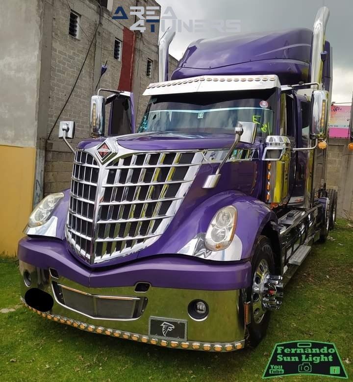 Tractos En Culhuacán
Imagen del reportaje de la revista Tuning Area4tuners.es, de la concentración de coches Tuning del año 2022 en México D.F., México