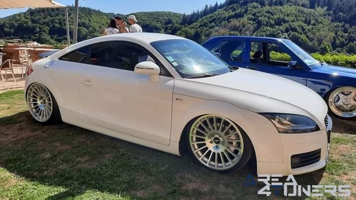 Slammed And Wheels 7th
Imagen del reportaje de la revista Tuning Area4tuners.es, de la concentración de coches Tuning del año 2022 en Chateau De Salles Francia