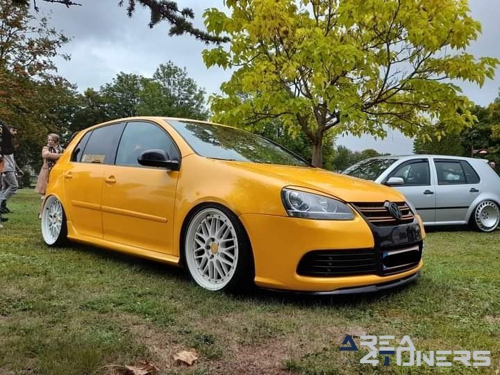 Cristal Car Concept And Suippes
Imagen del reportaje de la revista Tuning Area4tuners.es, de la concentración de coches Tuning del año 2022 en Champagne Ardenne, Francia