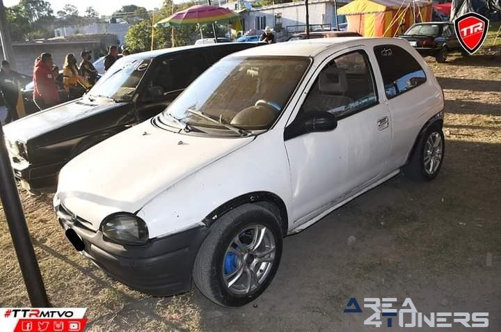 Tardeada Tuning Los Jefes
Imagen del reportaje de la revista Tuning Area4tuners.es, de la concentración de coches Tuning del año 2022 en San Miguel, Puebla, México