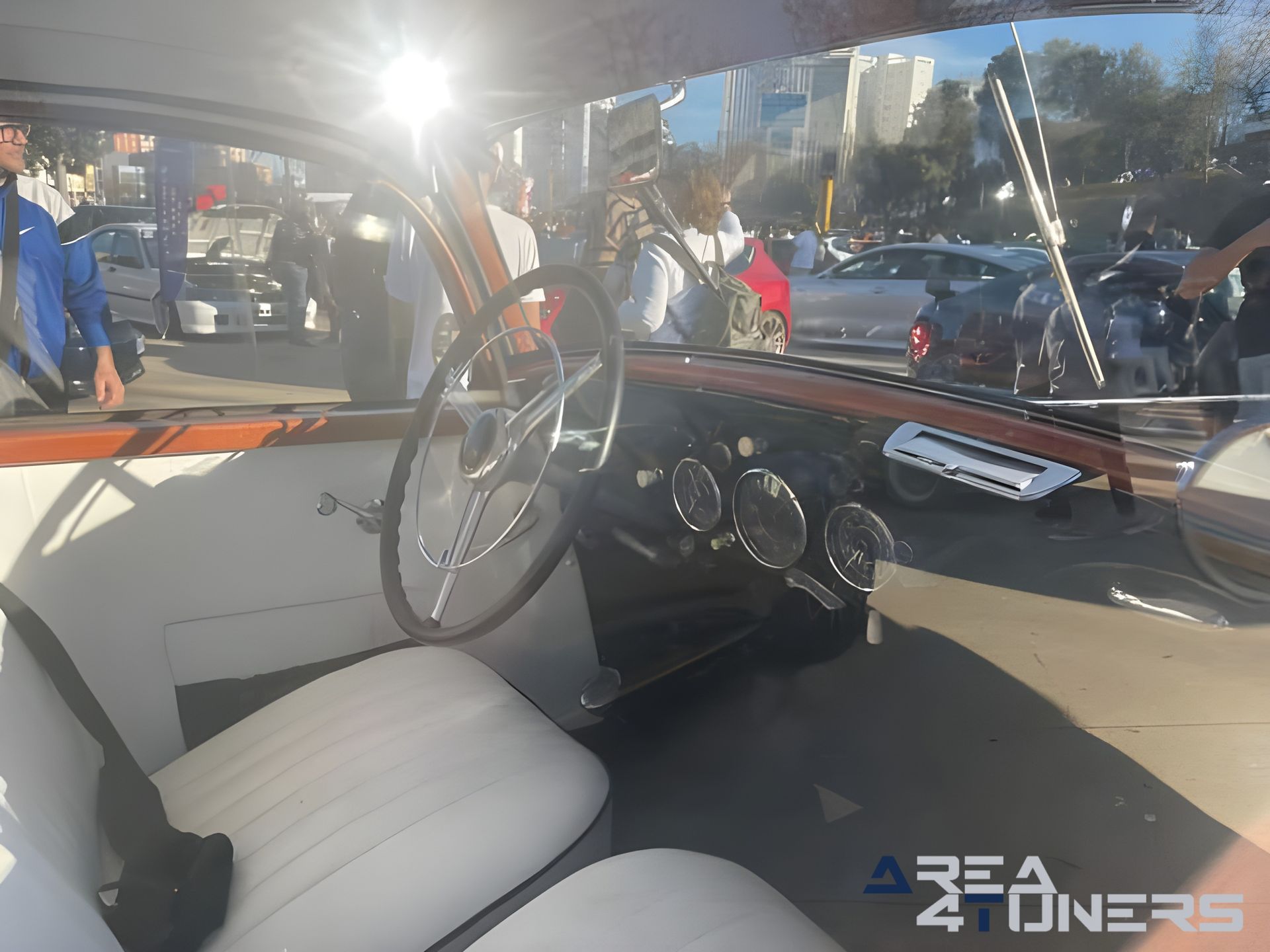 South Style Car Volumén 3
Imagen del reportaje de la revista Tuning Area4tuners.es, de la concentración de coches Tuning del año 2023 en Algeciras, Cádiz, España