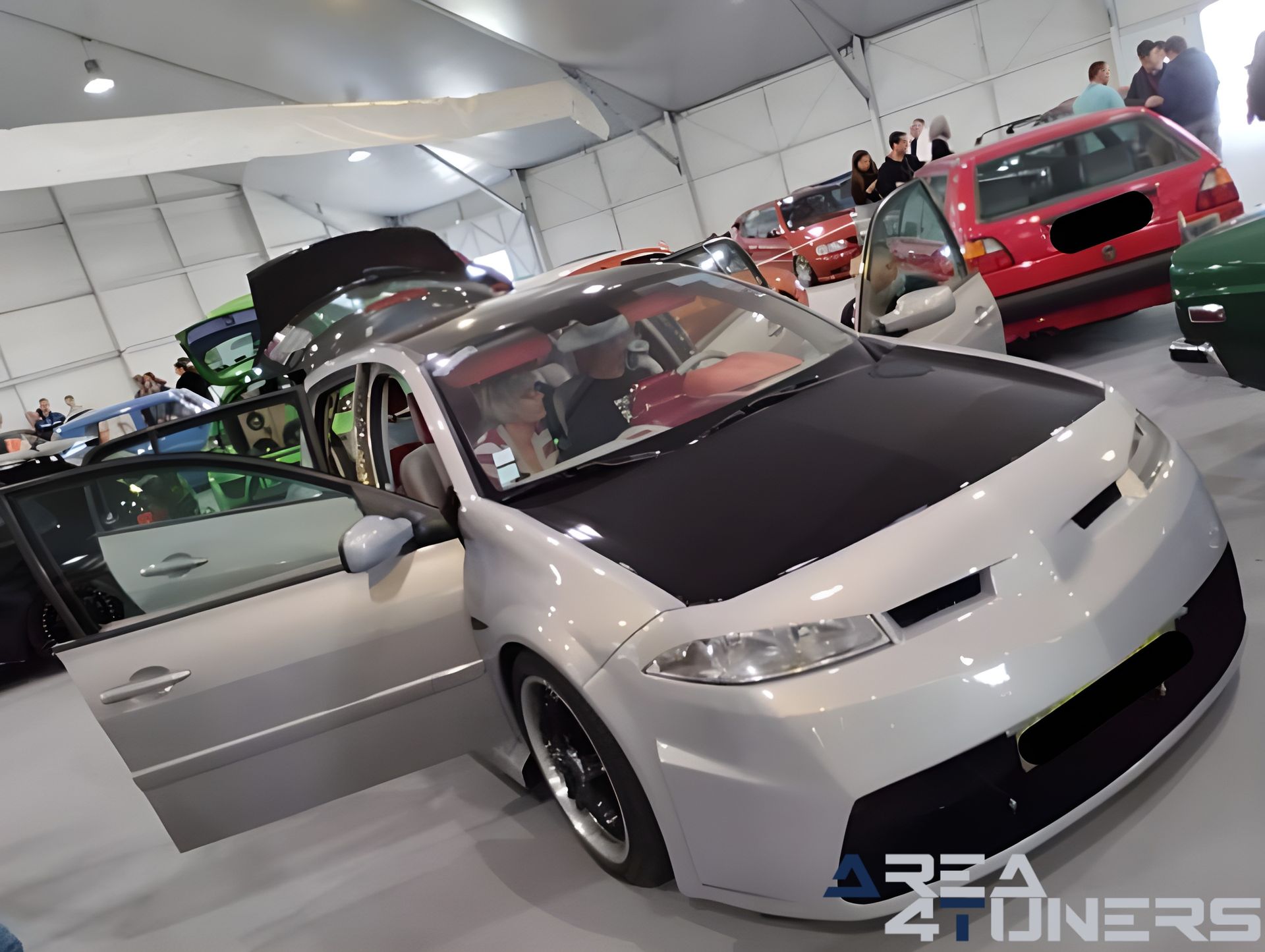 Wanted 2023
Imagen del reportaje de la revista Tuning Area4tuners.es, de la concentración de coches Tuning del año 2023 en Aalter, Bélgica