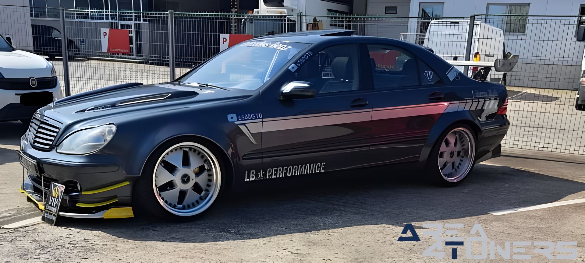 Wanted 2023
Imagen del reportaje de la revista Tuning Area4tuners.es, de la concentración de coches Tuning del año 2023 en Aalter, Bélgica