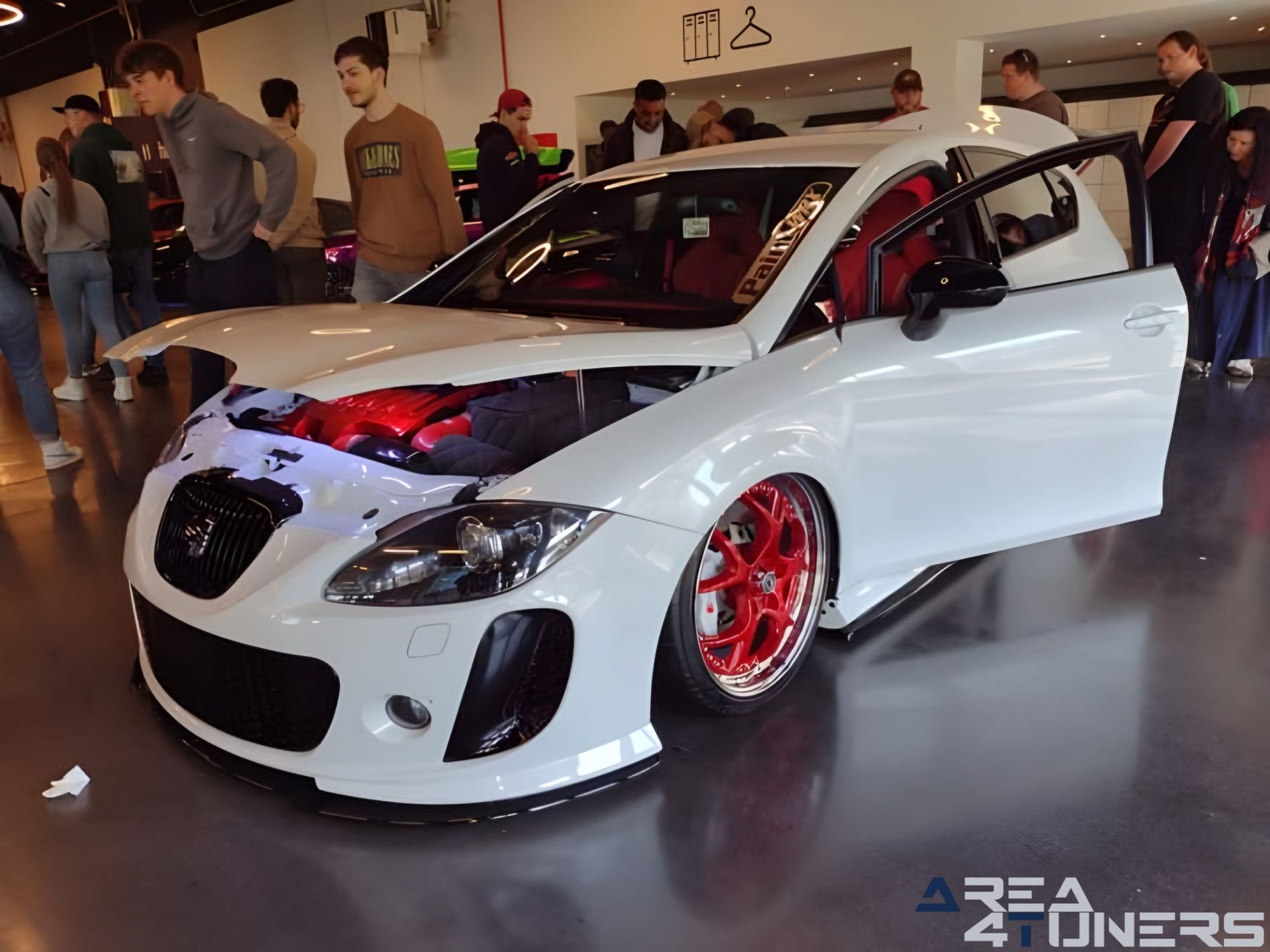 Gr8 International Car Show
Imagen del reportaje de la revista Tuning Area4tuners.es, de la concentración de coches Tuning del año 2023 en Kortrijk, Bélgica