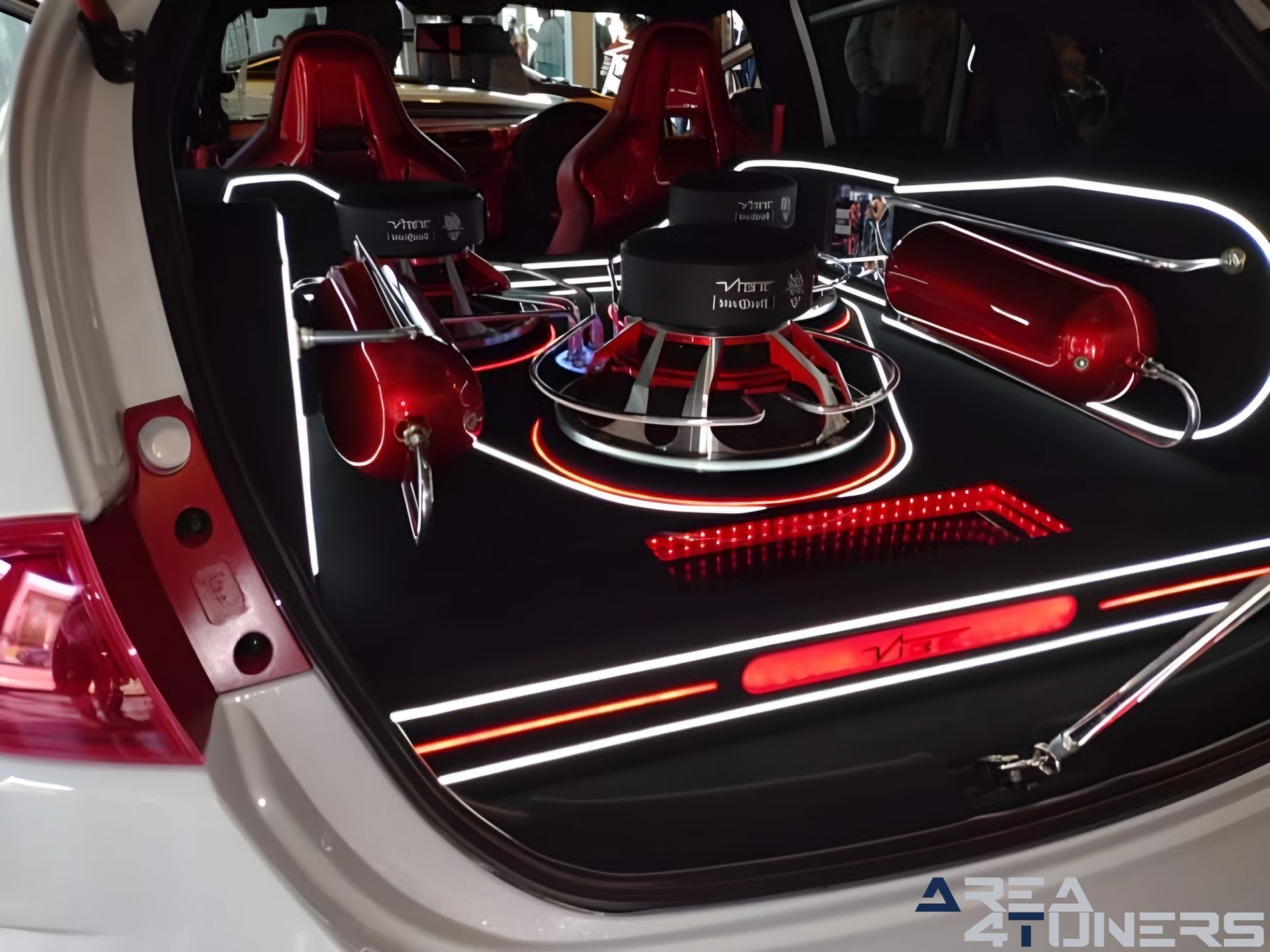 Gr8 International Car Show
Imagen del reportaje de la revista Tuning Area4tuners.es, de la concentración de coches Tuning del año 2023 en Kortrijk, Bélgica