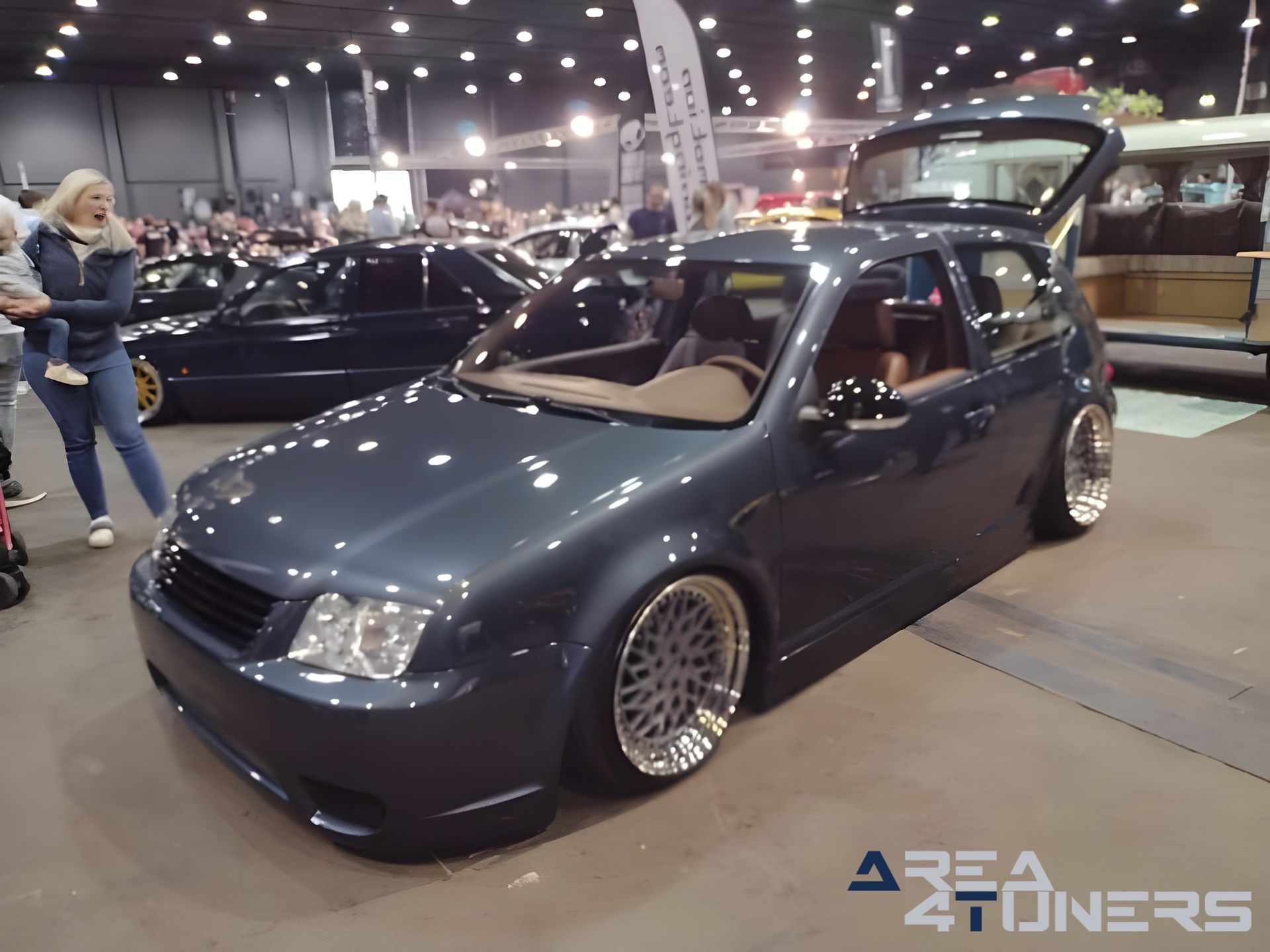 Gr8 International Car Show
Imagen del reportaje de la revista Tuning Area4tuners.es, de la concentración de coches Tuning del año 2023 en Kortrijk, Bélgica