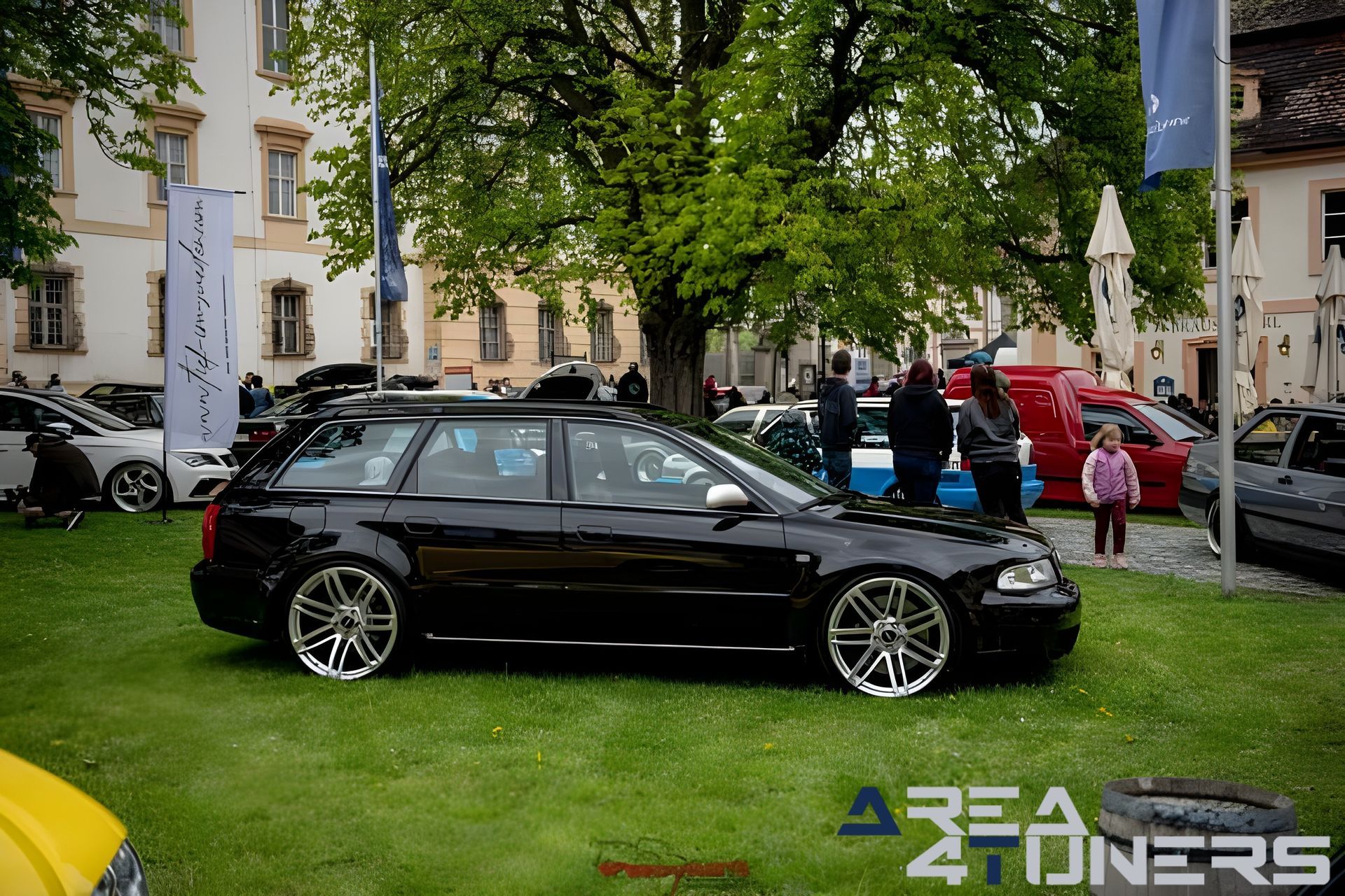 Tief Im Süden
Imagen del reportaje de la revista Tuning Area4tuners.es, de la concentración de coches Tuning del año 2023 en Resident Elligen, Alemania