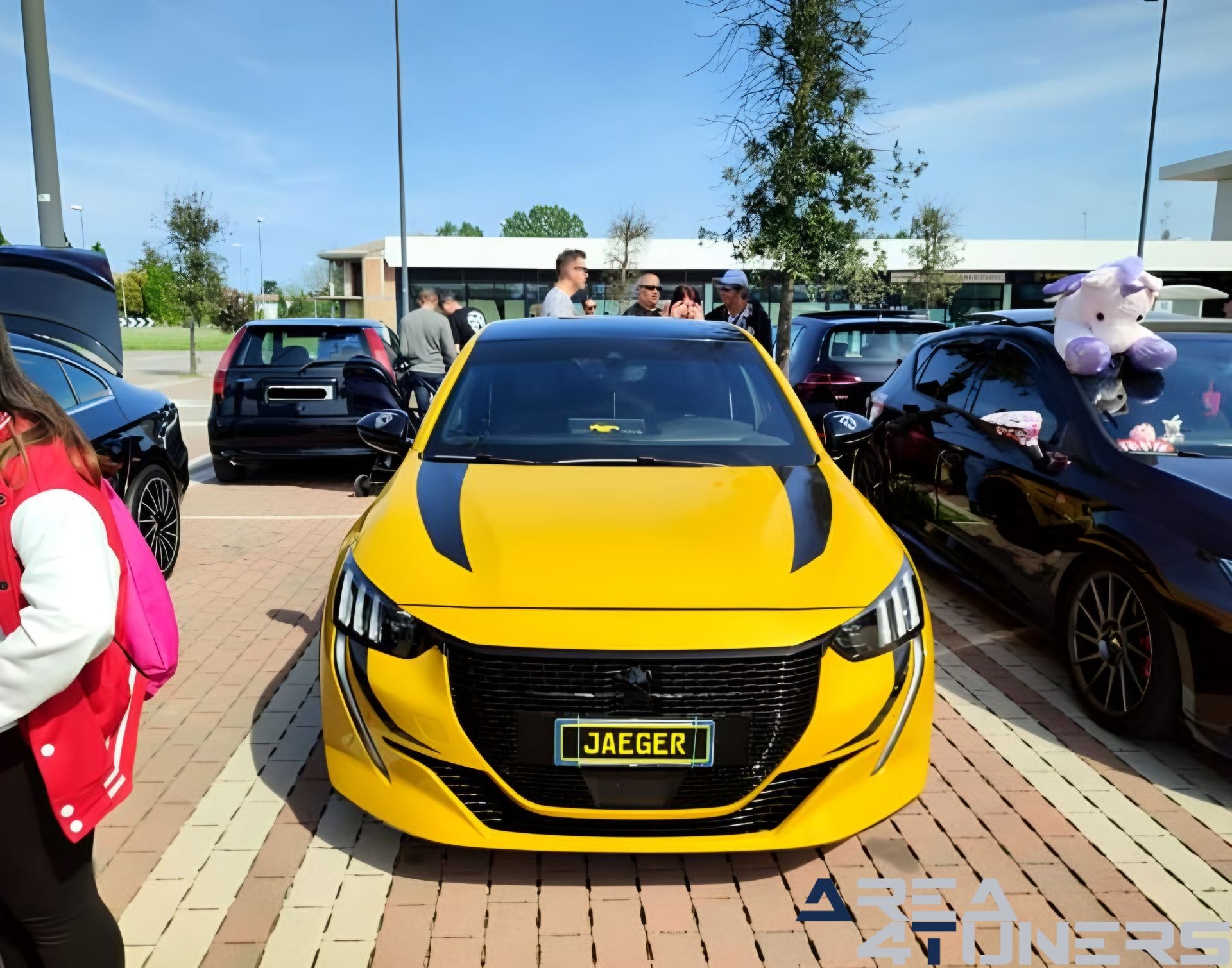 Wurst Beer Car Meeting
Imagen del reportaje de la revista Tuning Area4tuners.es, de la concentración de coches Tuning del año 2023 en Tresigniano, Italia