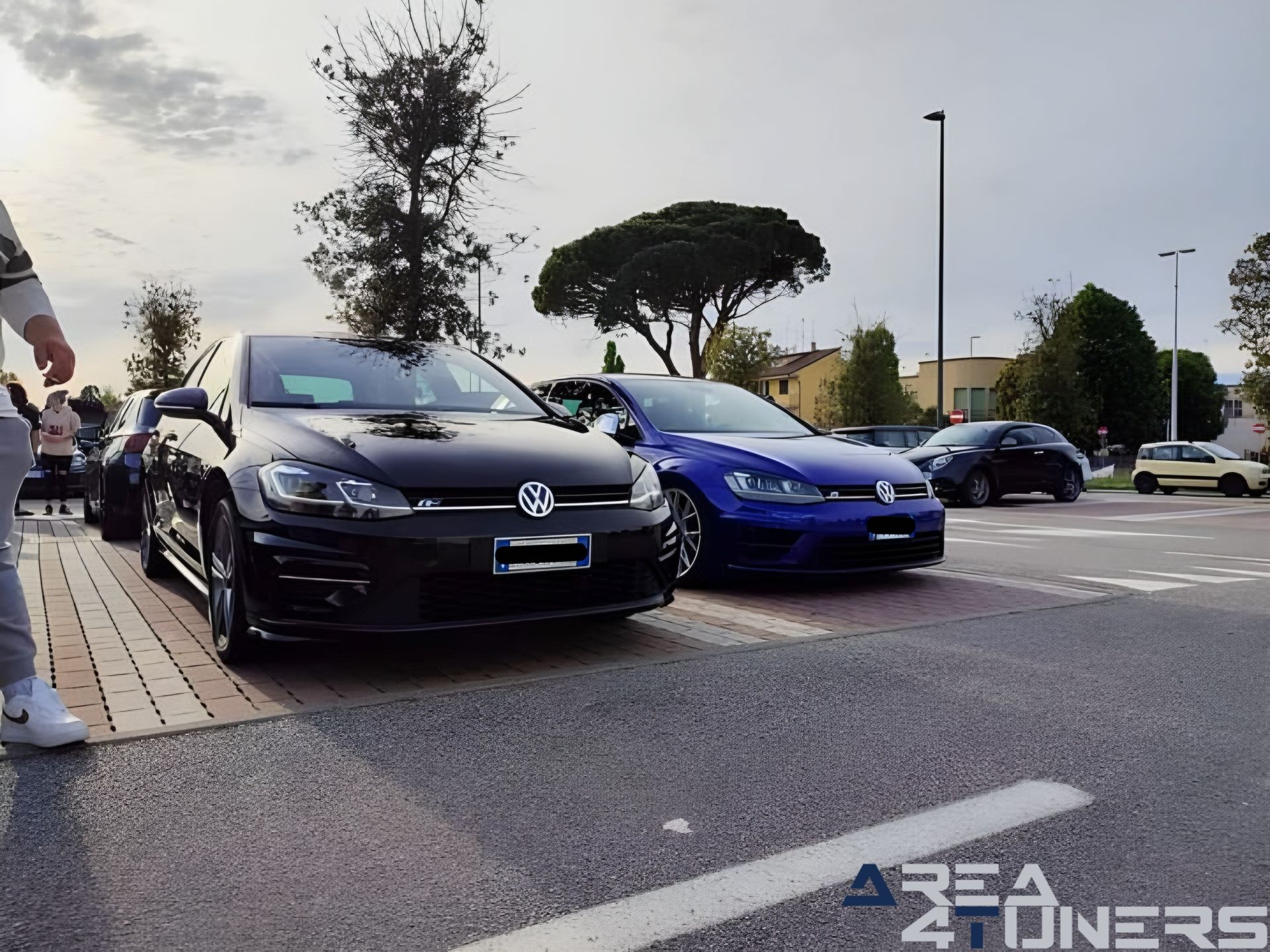 Wurst Beer Car Meeting
Imagen del reportaje de la revista Tuning Area4tuners.es, de la concentración de coches Tuning del año 2023 en Tresigniano, Italia