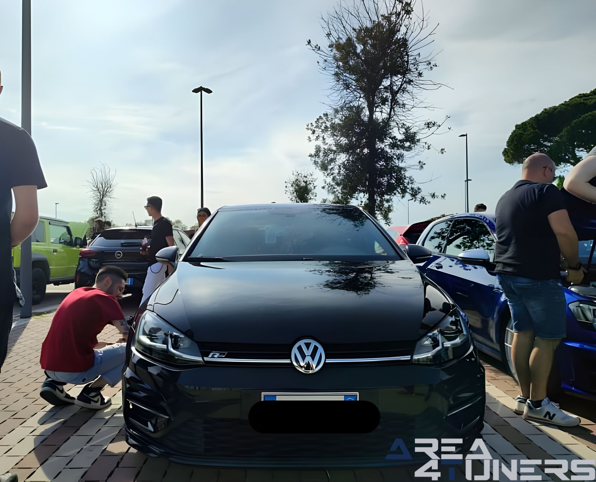 Wurst Beer Car Meeting
Imagen del reportaje de la revista Tuning Area4tuners.es, de la concentración de coches Tuning del año 2023 en Tresigniano, Italia