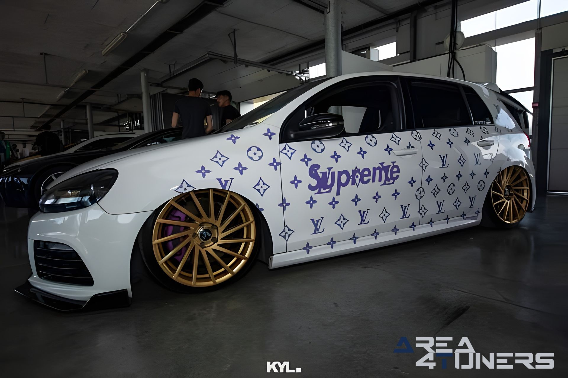 Nogaro Motor Show 2023
Imagen del reportaje de la revista Tuning Area4tuners.es, de la concentración de coches Tuning del año 2023 en Nogaro Francia