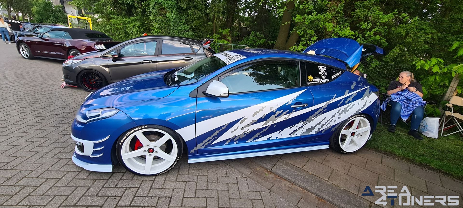 Car Force By Night nº 1
Imagen del reportaje de la revista Tuning Area4tuners.es, de la concentración de coches Tuning del año 2023 en Ramsel Bélgica