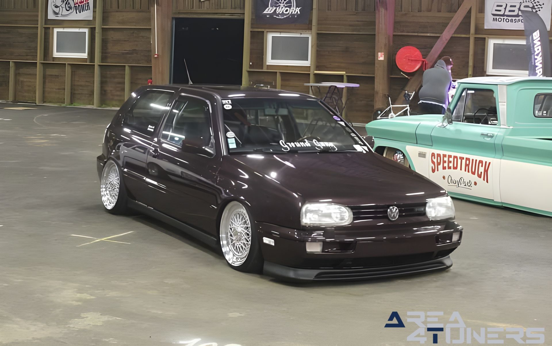 The Show A Multimark Experience
Imagen del reportaje de la revista Tuning Area4tuners.es, de la concentración de coches Tuning del año 2023 en Magny Cours Francia