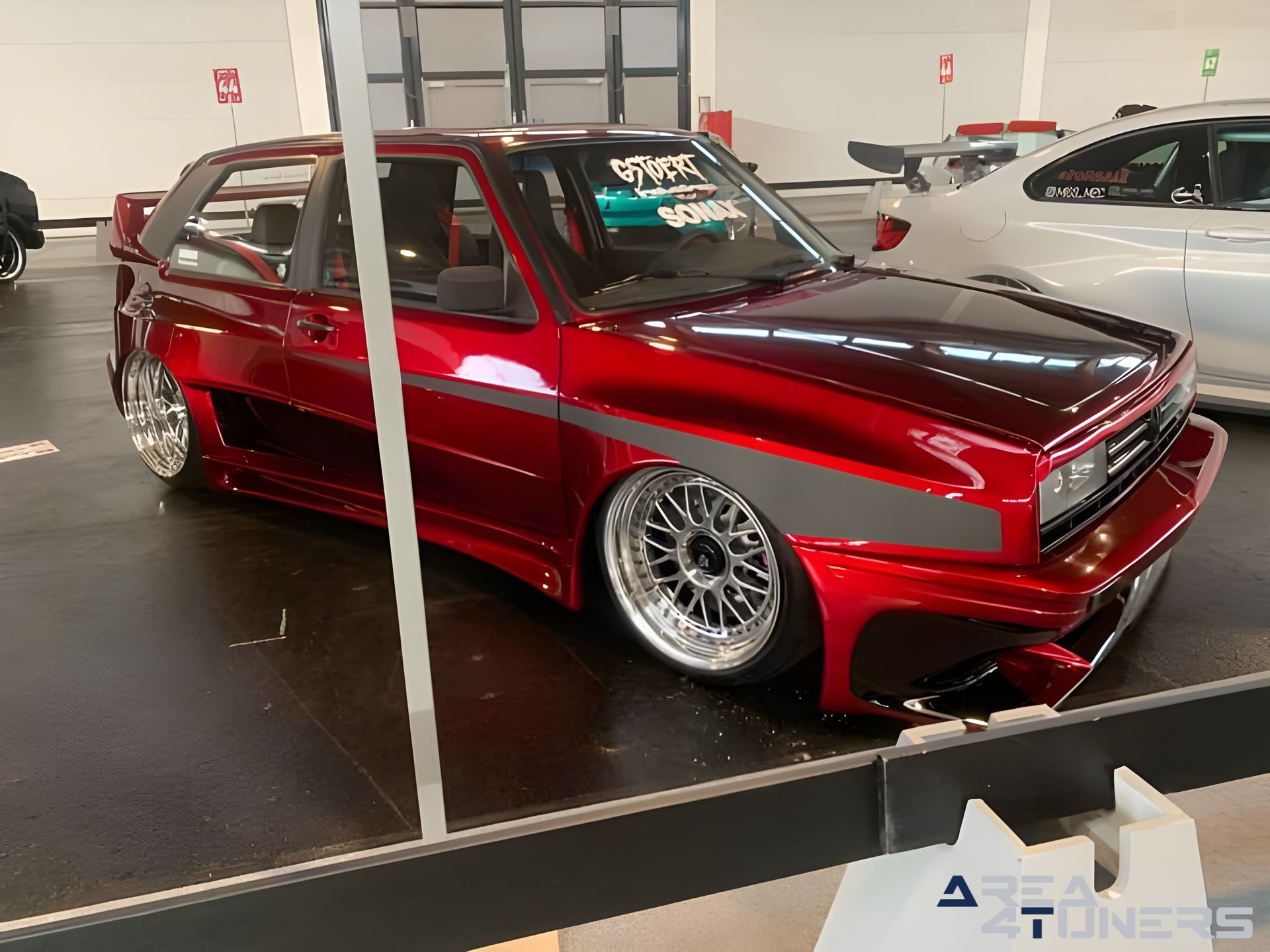 Tuning World Bodensee 2023
Imagen del reportaje de la revista Tuning Area4tuners.es, de la concentración de coches Tuning del año 2023 en Friedrichshafen, Alemania