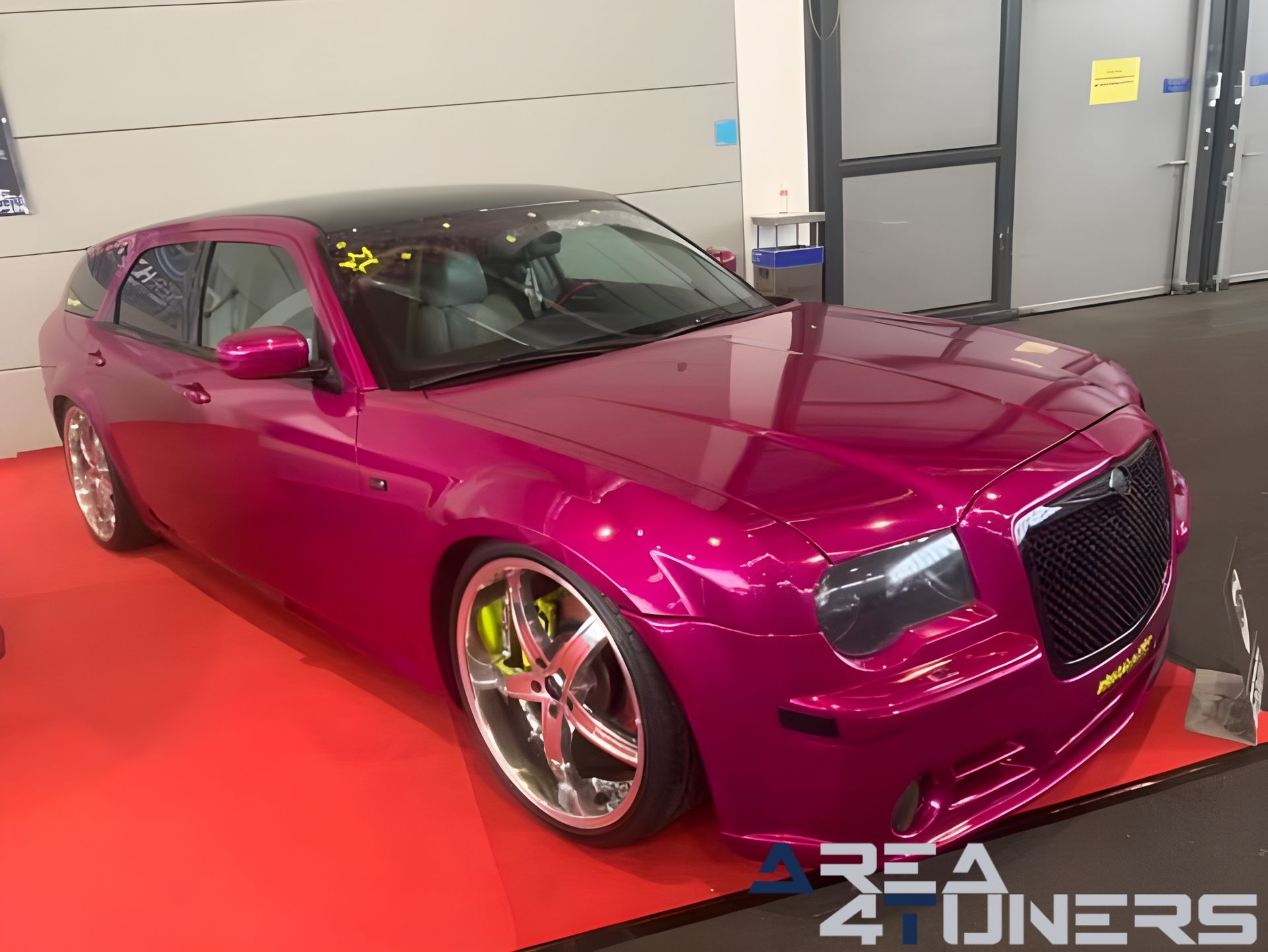 Tuning World Bodensee 2023
Imagen del reportaje de la revista Tuning Area4tuners.es, de la concentración de coches Tuning del año 2023 en Friedrichshafen, Alemania