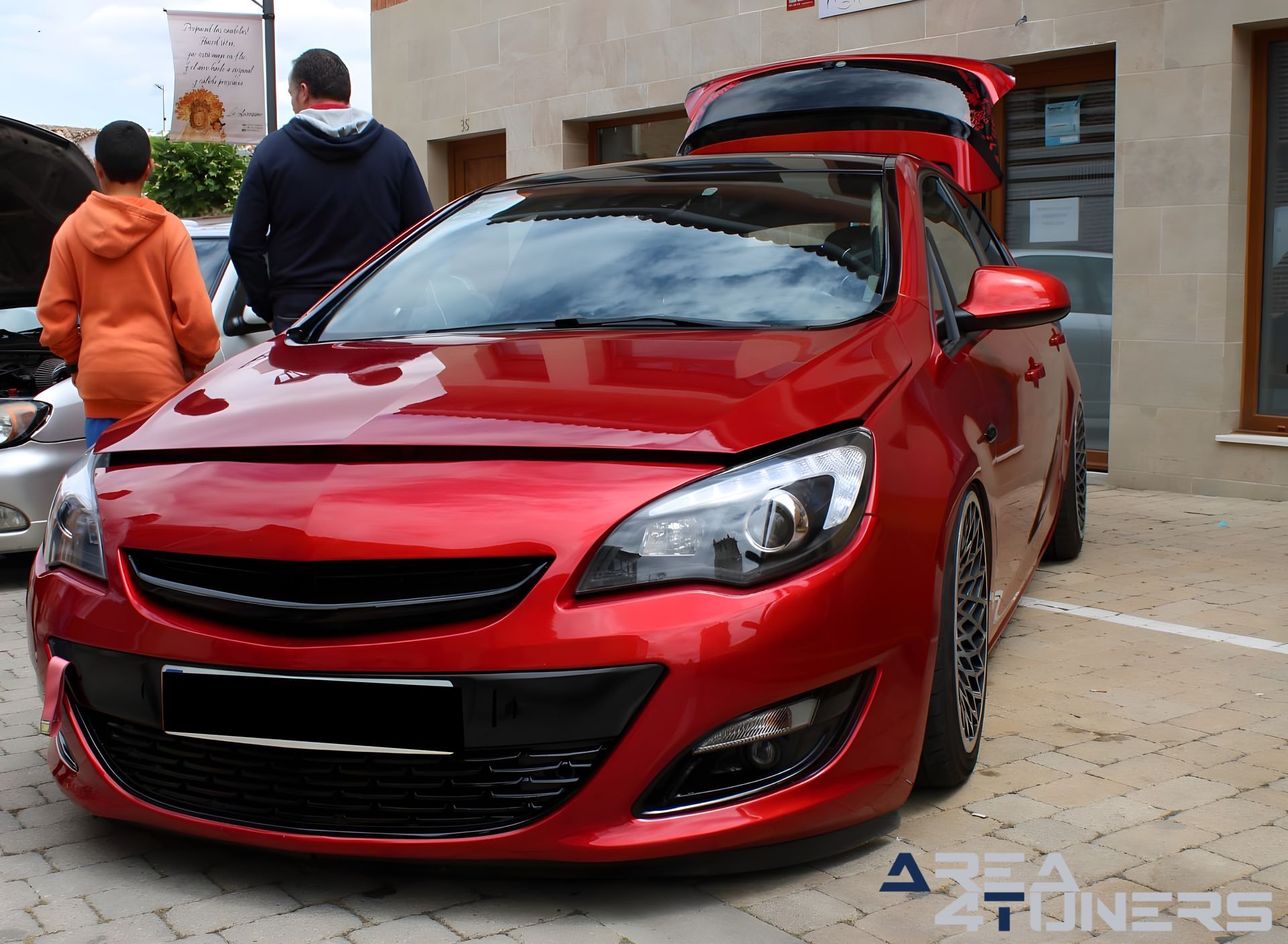 Expo Motor Centro Don Bosco 2023
Imagen del reportaje de la revista Tuning Area4tuners.es, de la concentración de coches Tuning del año 2023 en Villamuriel De Cerrato, Palencia, España