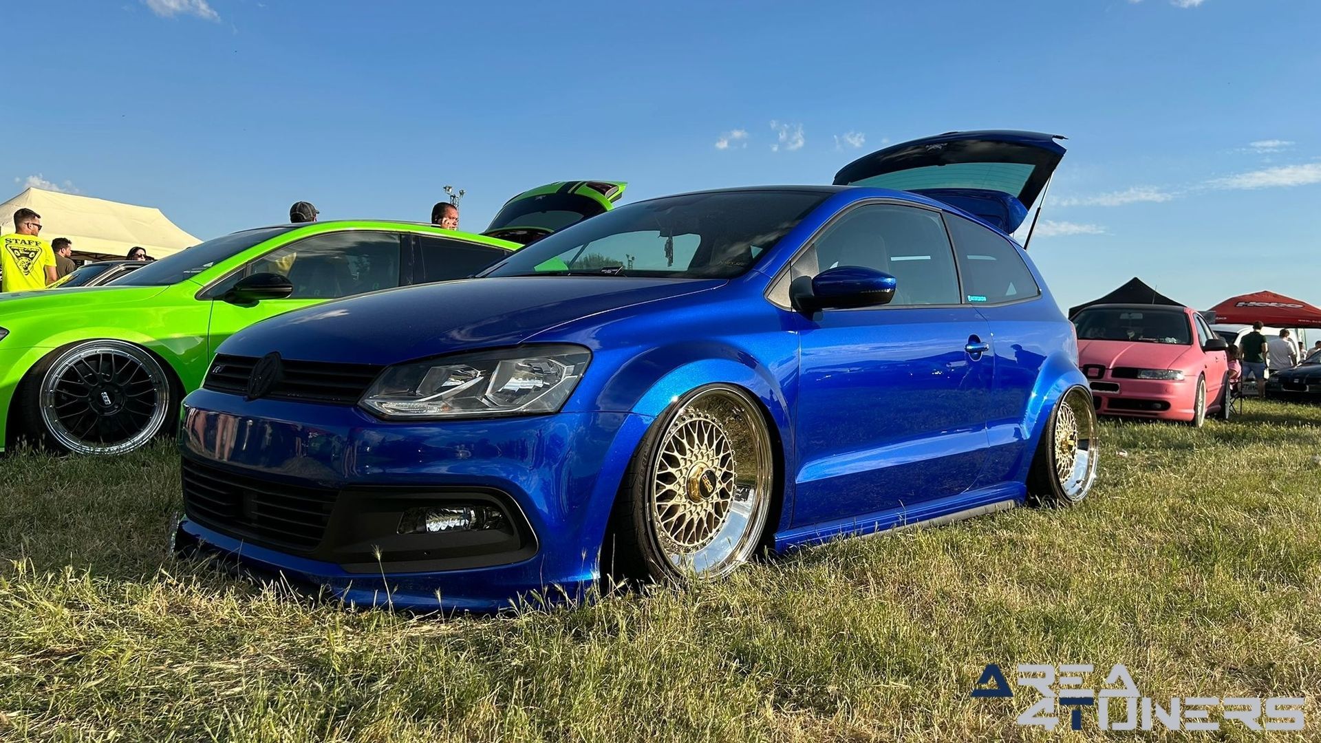 Villoria Motor Show 5º Aniversario
Imagen del reportaje de la revista Tuning Area4tuners.es, de la concentración de coches Tuning del año 2023 en Villoria, Salamanca, España
