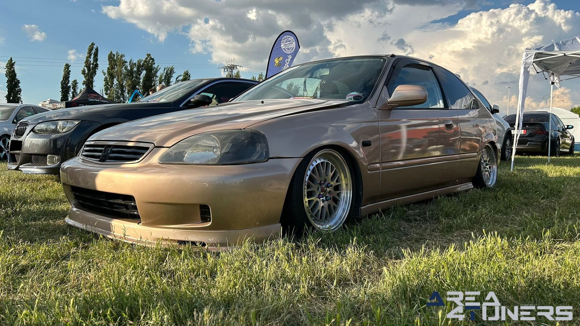 Villoria Motor Show 5º Aniversario
Imagen del reportaje de la revista Tuning Area4tuners.es, de la concentración de coches Tuning del año 2023 en Villoria, Salamanca, España