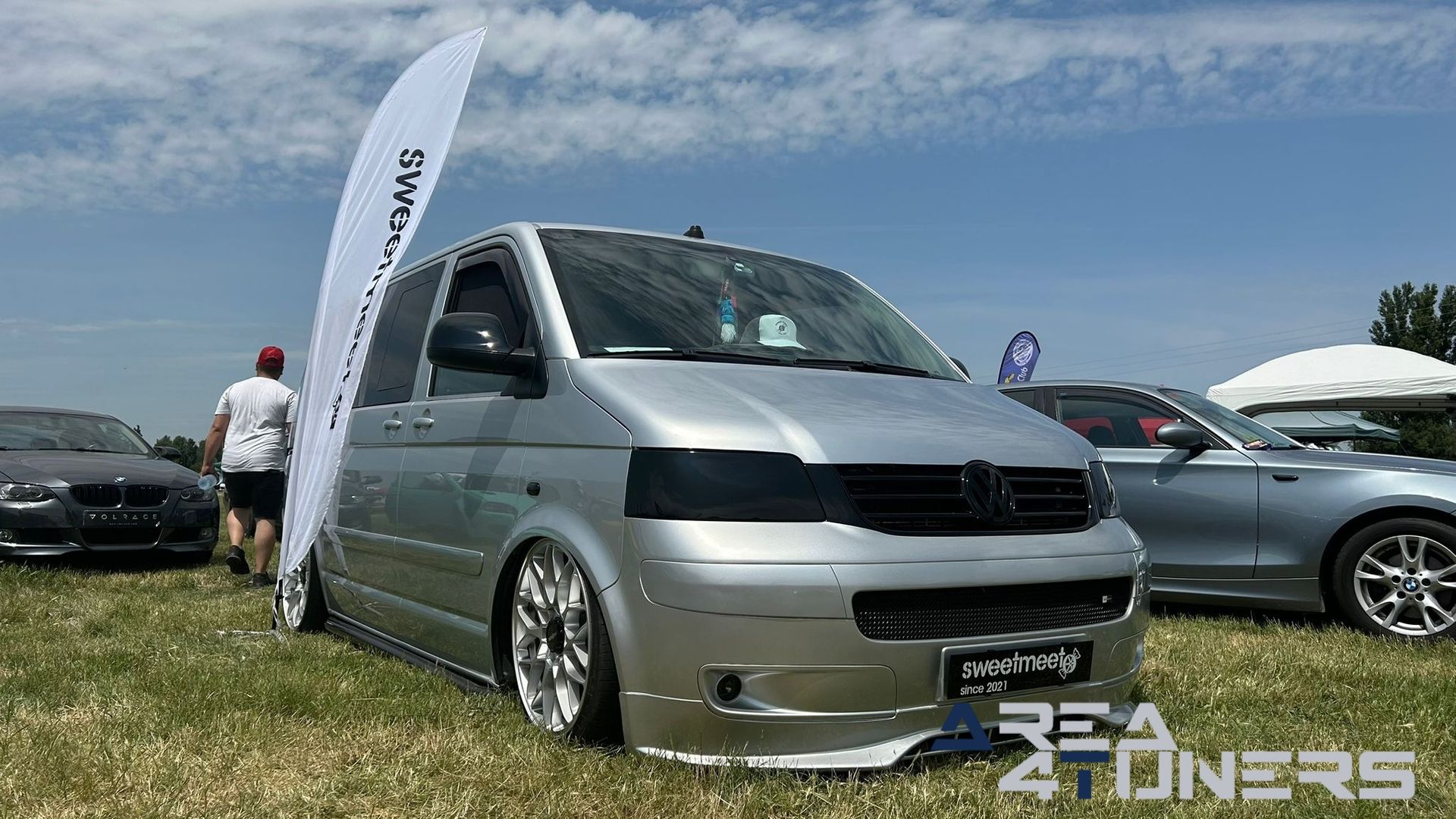 Villoria Motor Show 5º Aniversario
Imagen del reportaje de la revista Tuning Area4tuners.es, de la concentración de coches Tuning del año 2023 en Villoria, Salamanca, España
