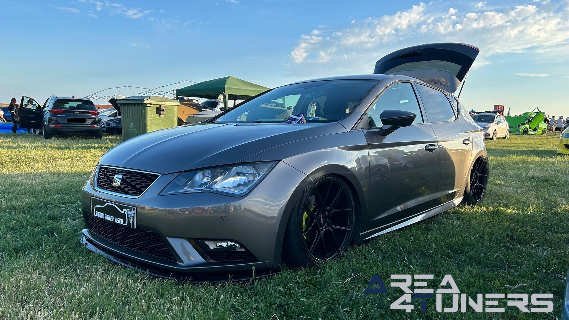 Villoria Motor Show 5º Aniversario
Imagen del reportaje de la revista Tuning Area4tuners.es, de la concentración de coches Tuning del año 2023 en Villoria, Salamanca, España