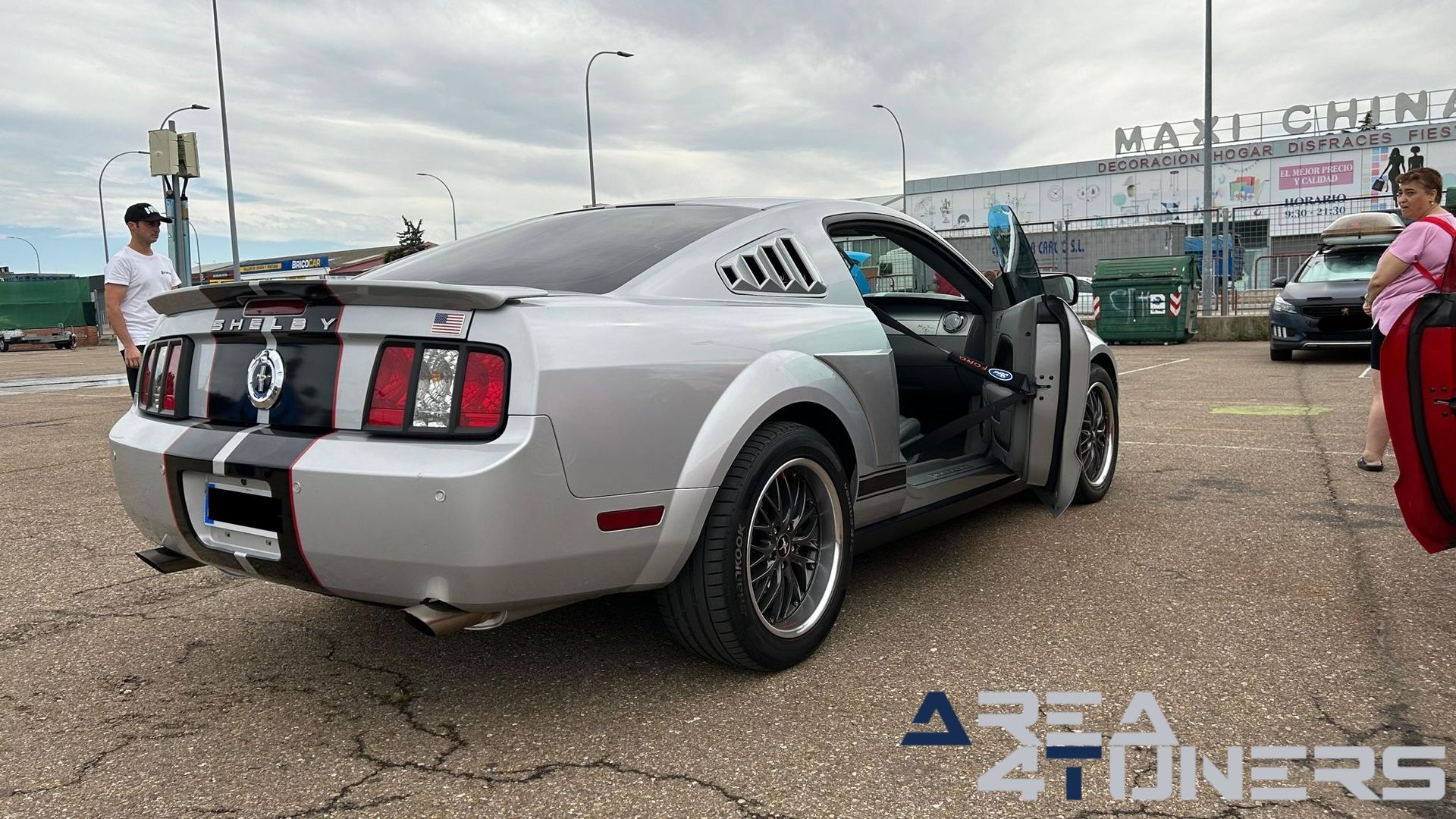 8º Little Garage Tuning Show
Imagen del reportaje de la revista Tuning Area4tuners.es, de la concentración de coches Tuning del año 2023 en Palencia, España