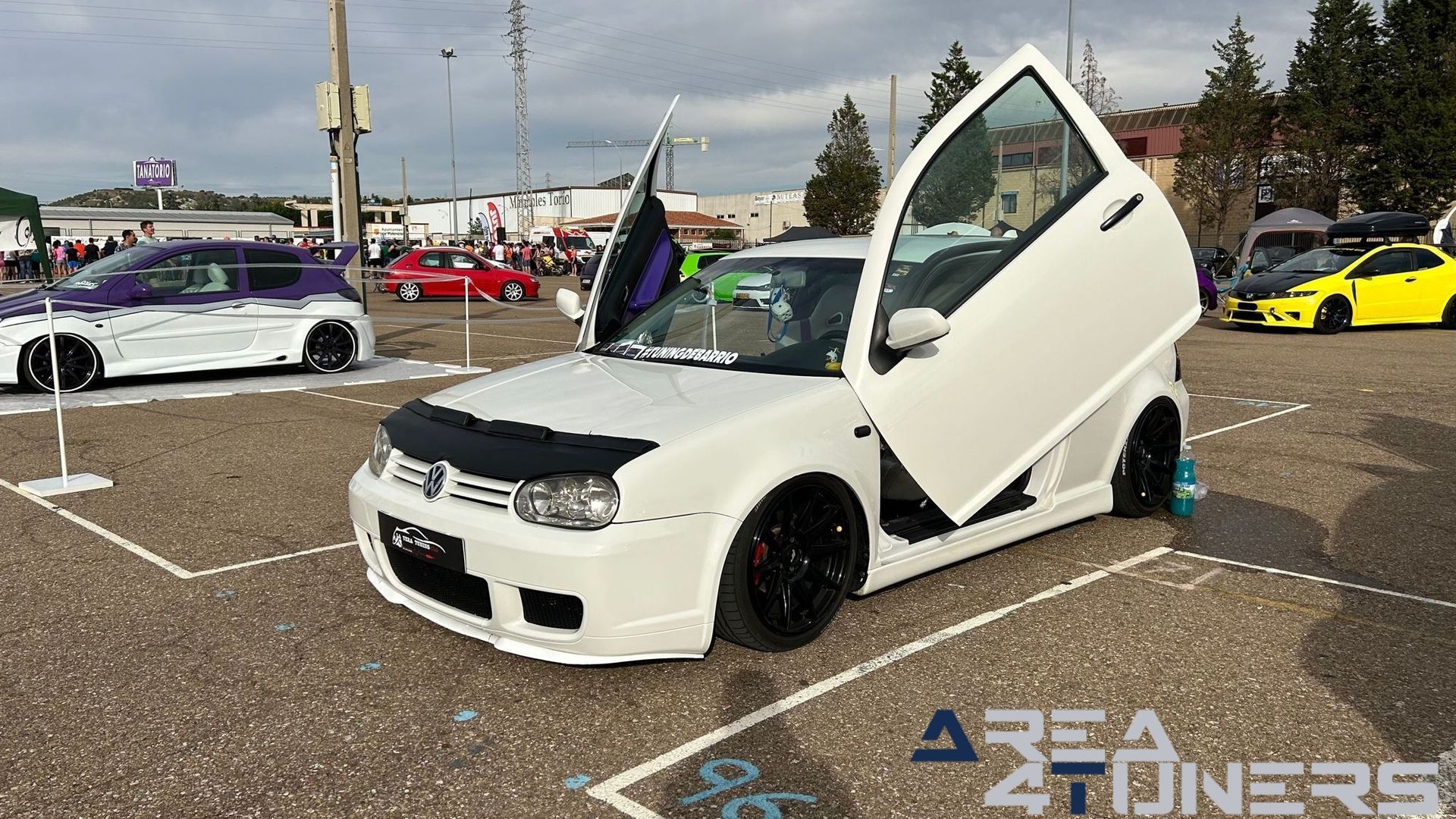 8º Little Garage Tuning Show
Imagen del reportaje de la revista Tuning Area4tuners.es, de la concentración de coches Tuning del año 2023 en Palencia, España