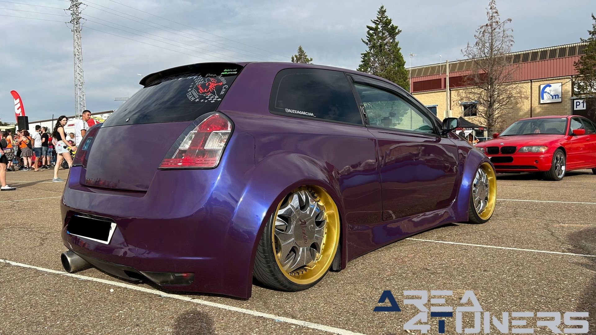 8º Little Garage Tuning Show
Imagen del reportaje de la revista Tuning Area4tuners.es, de la concentración de coches Tuning del año 2023 en Palencia, España