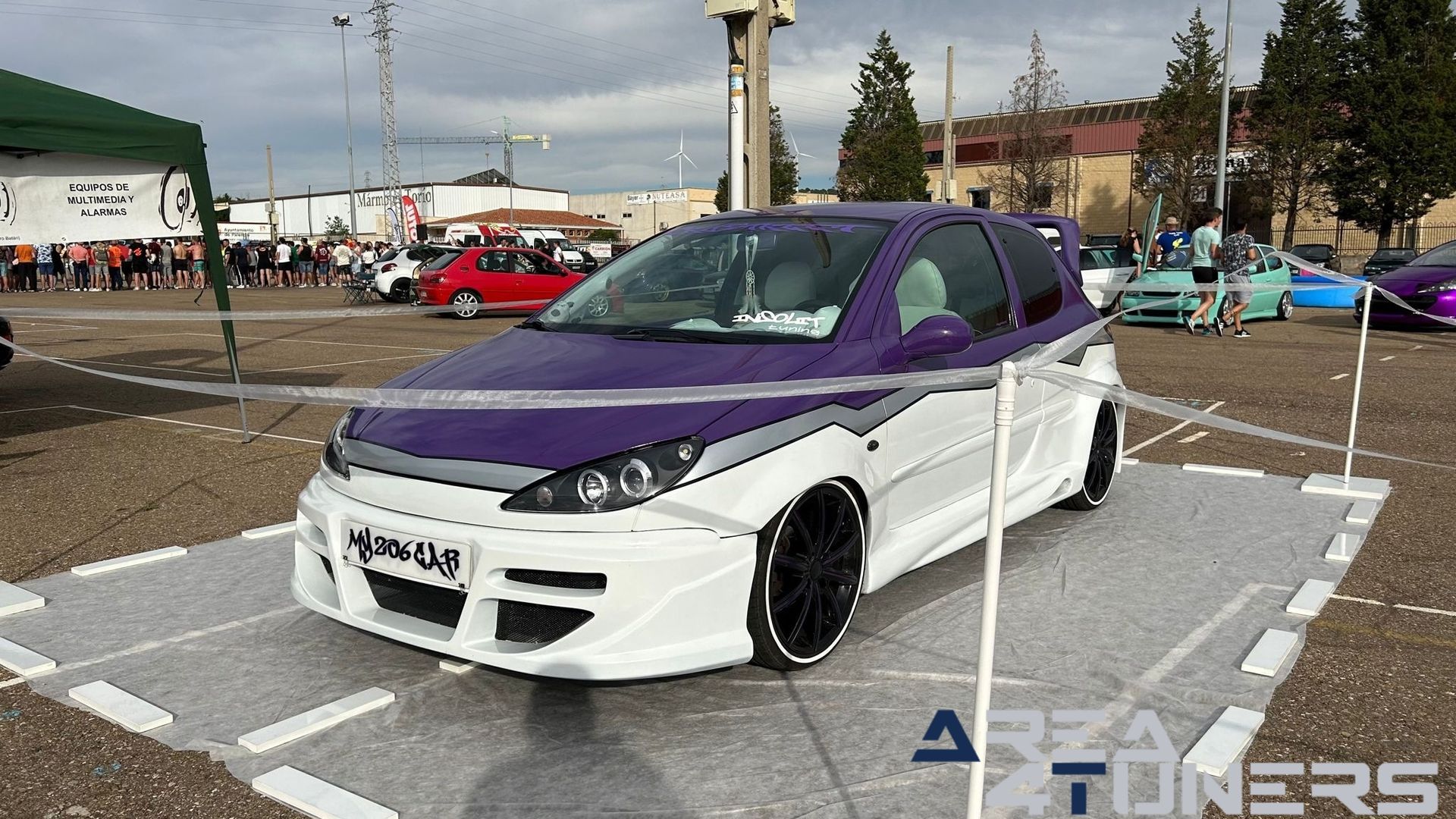 8º Little Garage Tuning Show
Imagen del reportaje de la revista Tuning Area4tuners.es, de la concentración de coches Tuning del año 2023 en Palencia, España