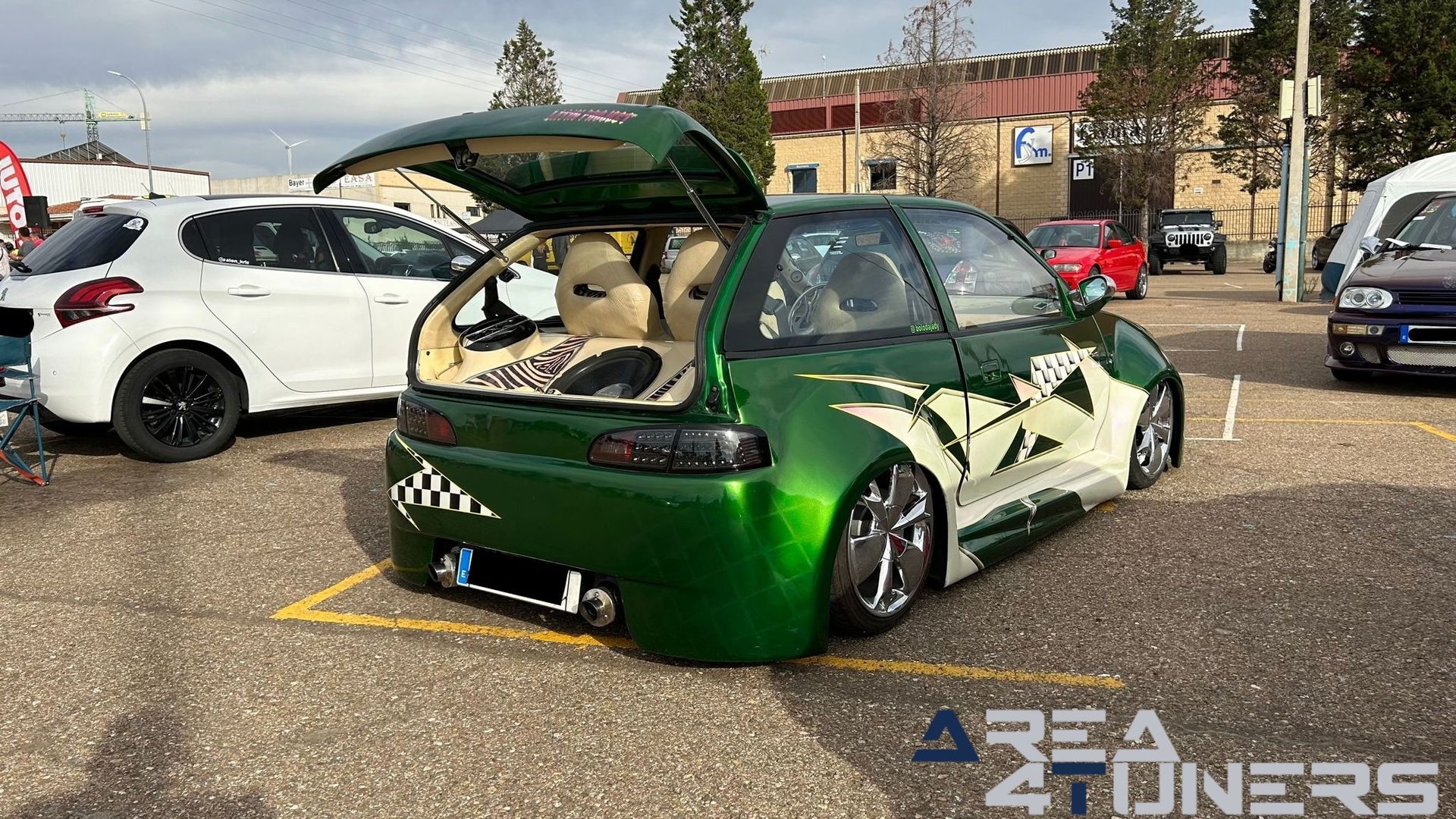 8º Little Garage Tuning Show
Imagen del reportaje de la revista Tuning Area4tuners.es, de la concentración de coches Tuning del año 2023 en Palencia, España