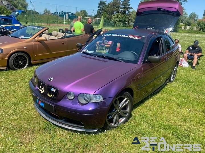 Explosif Tuning Club
Imagen del reportaje de la revista Tuning Area4tuners.es, de la concentración de coches Tuning del año 2023 en Sempigny, Francia